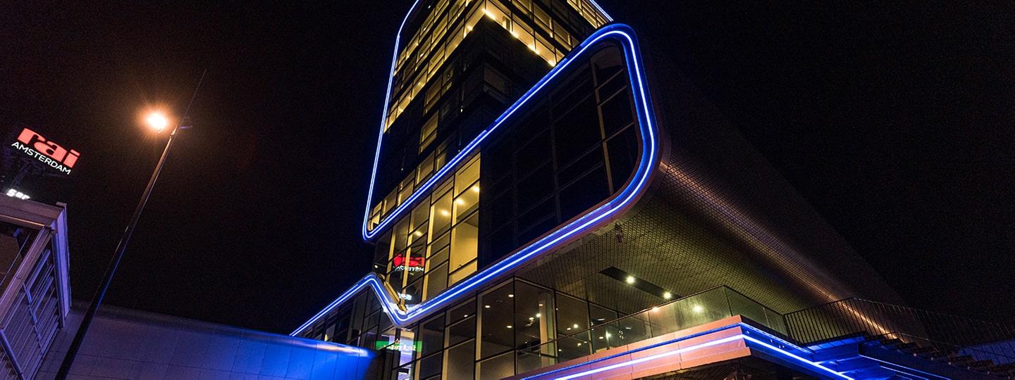 RAI Amsterdam Elisium Blauwe contourverlichting